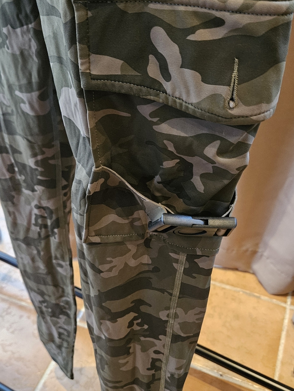 Firmabs Two‑Piece Set — Olive Cutout Top + Camo Tactical Joggers - Picture 5 of 13